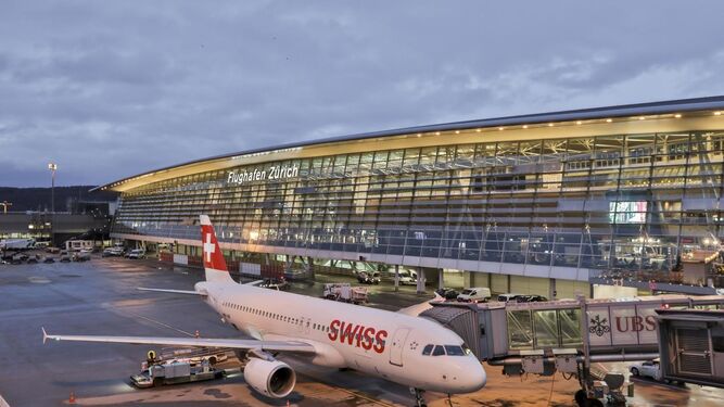 Skyguide e Indra desarrollan una solución pionera para mejorar la seguridad en las pistas del aeropuerto de Zúrich.