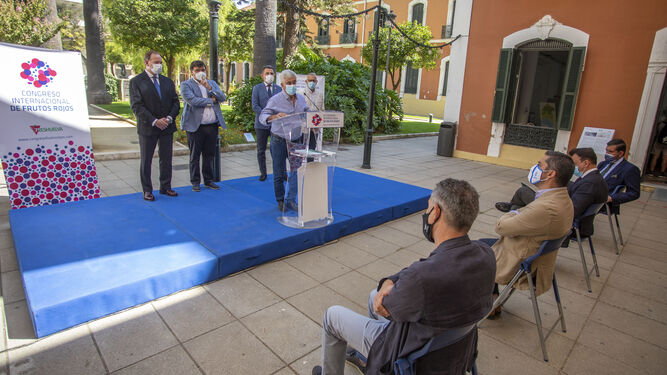 Alberto Garrocho, presidente de Freshuelva, intervino en el acto de presentación del Congreso Internacional de Frutos Rojos, en la Casa Colón de Huelva.
