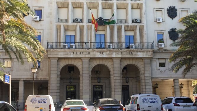 El juicio tiene lugar ante un jurado popular en la Audiencia de Sevilla