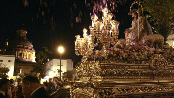 La Divina Pastora de Santa Marina en su procesión.