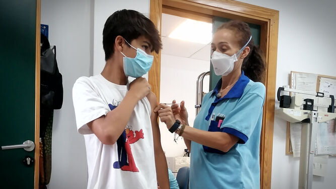 Andalucía, "a la espera del visto bueno" de los expertos para vacunar de la covid a los menores de 12 años