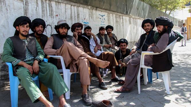Una patrulla de las fuerzas talibanas, ayer en Kabul.