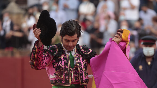 Morante saluda tras cortar dos orejas durante la pasada Feria de San Miguel.