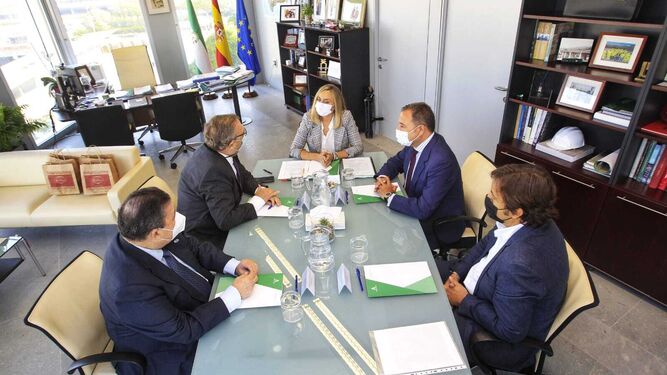 Carazo en su reunión con los empresarios de Alcalá (FICA).