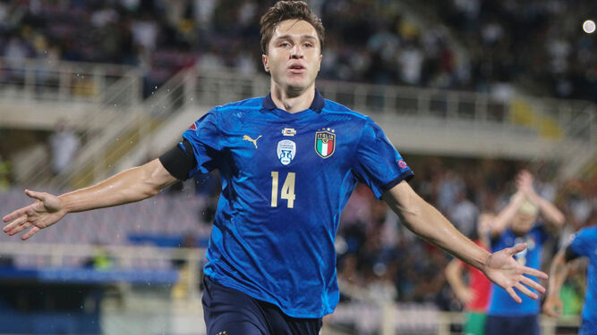 Chiesa celebra un gol con Italia en un partido reciente contra Bulgaria en el Artemio Franchi de Florencia.