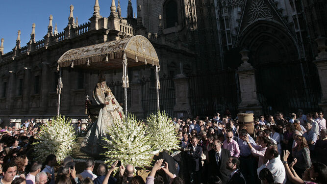 La Virgen de los Reyes en la salida extraordinaria de mayo de 2013.