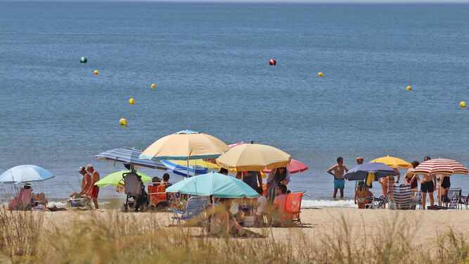 Playa de Islantilla, en Huelva, este verano 2021.