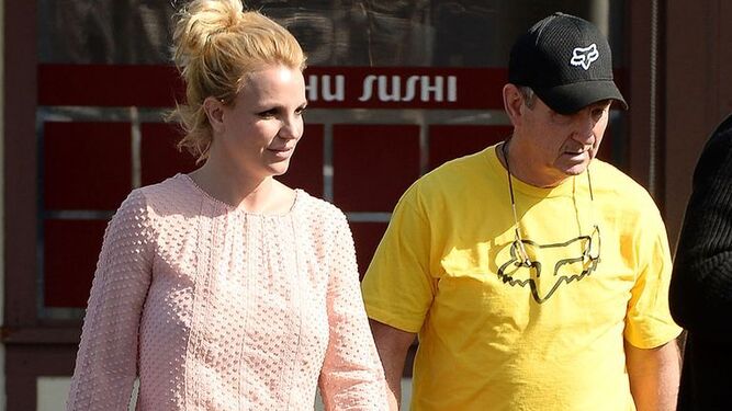 Britney Spears con su padre, Jamie, al que acusa de aprovecharse de su fama para hacerse rico.
