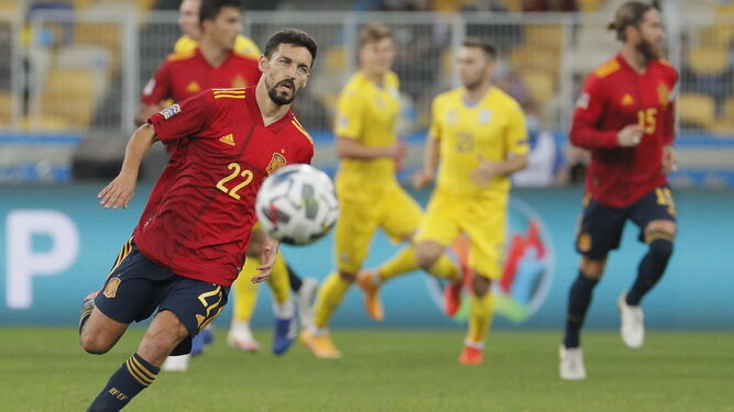 Jesús Navas corre por un balón en uno de sus últimos partidos con España.
