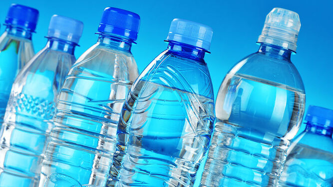 Botellas de plástico, que pueden llevar BPA