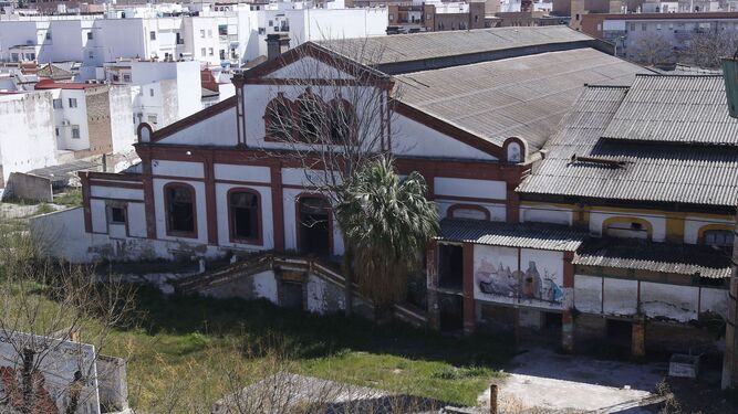 Una imagen de la antigua fábrica de vidrios La Trinidad, en la avenida de Miraflores.