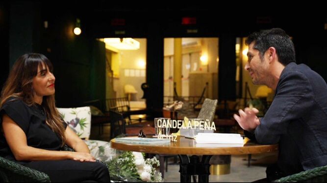 Candela Peña en la entrevista con Carlos del Amor