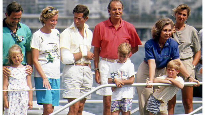 La familia de don Juan Carlos y de Carlos de Inglaterra en las vacaciones de 1990, últimas de Lady Di con su marido