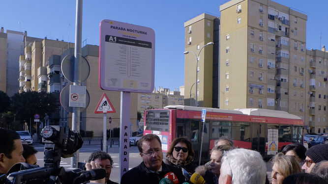 Presentación en Pino Montano de la parada ‘antiacoso’ en 2019.
