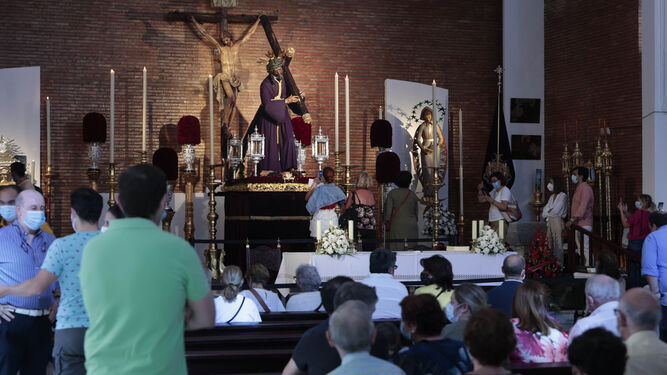La parroquia de la Blanca Paloma estuvo repleta de fieles este domingo.