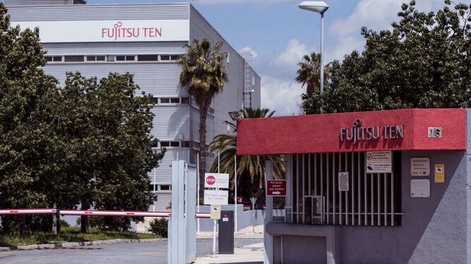 Vista del edificio de la factoría de la multinacional Fujitsu  en Málaga.