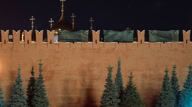 El temporal destruye varias almenas de la muralla del Kremlin
