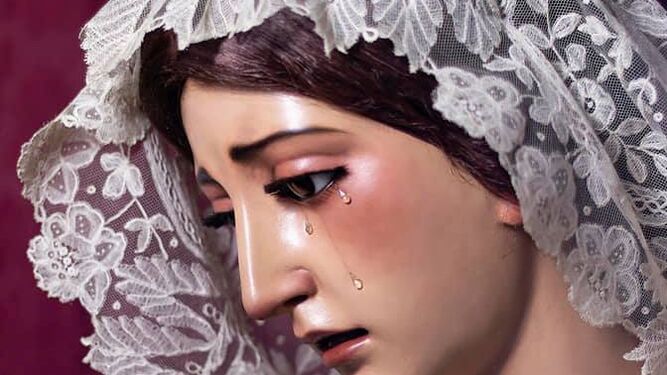 La Virgen del Rosario de la Milagrosa luce el pelo de Marifé de Triana