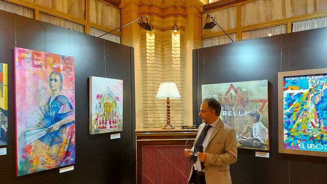 En la exposición ubicada en el Círculo de Labradores, 'Carteles, fiestas y nuevo costumbrismo', pueden verse hasta 32 obras de artistas diferentes.