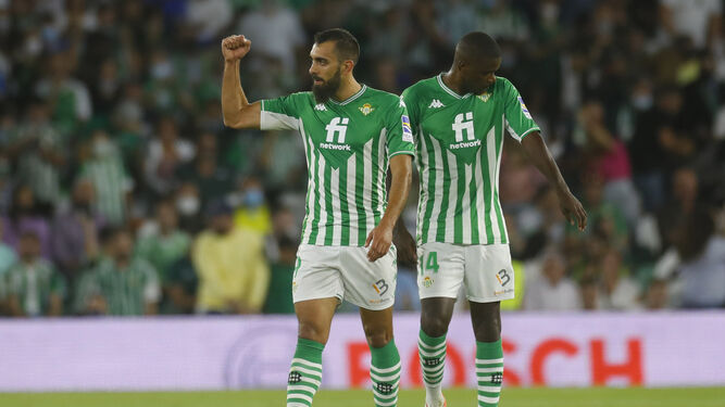 Borja Iglesias celebra su primer gol.