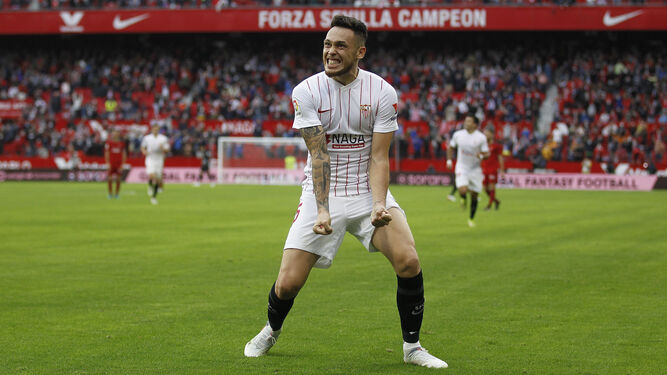 Ocampos celebra su primer gol esta temporada, ante Osasuna, que abrió su buena racha.