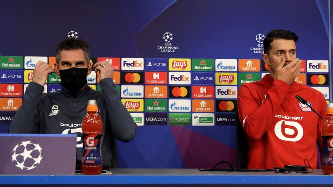José Fonte atiende a la prensa junto al técnico del Lille, Jocelyn Gourvennec.