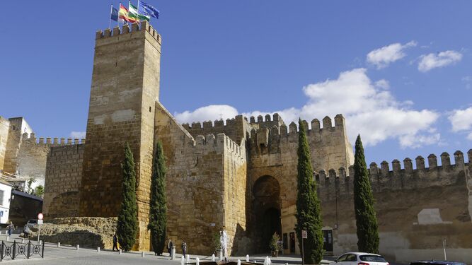 La Torre del Homenaje y la Puerta de Sevilla, dos emblemas patrimoniales de Carmona.