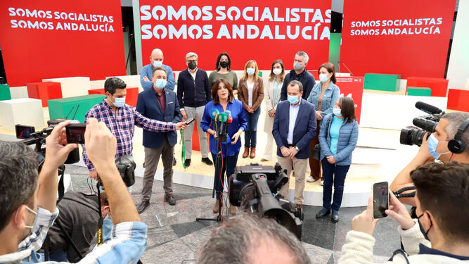 Ángeles Férriz atiende a los medios en el palacio de congresos de Torremolinos