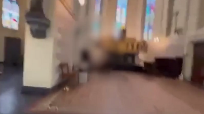Una captura del vídeo grabado en la iglesia de Bree
