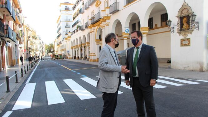 Juan Carlos Cabrera visita la remodelación de la calle Pastor y Landero