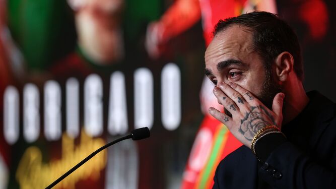 El futbolista Ricardinho llorando en la rueda de prensa