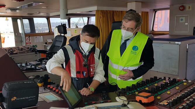 El Puerto estrena nuevos equipos de ayuda a la navegación a bordo de los buques para el servicio de practicaje