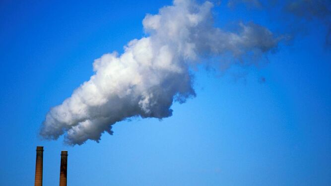 Emisiones de CO2 en una fábrica andaluza.