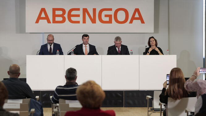 José Alfonso Murat, Clemente Fernández, Adolf Rousaud y Cristina Vidal, en la junta general de Abengoa.