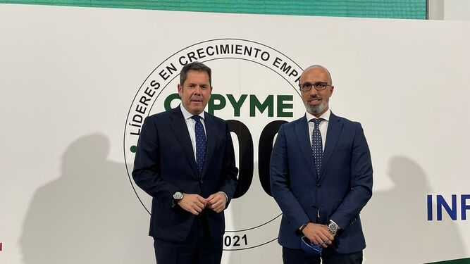 Juanma Bueno, director general de Vitalterra, y Gerardo Cuerva, máximo responsable de Cepyme, durante el acto.