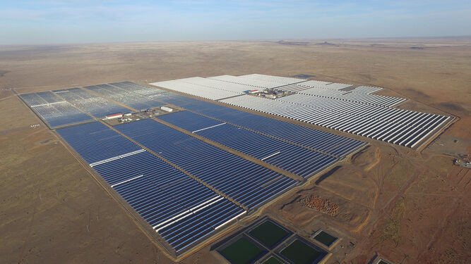 Xina Solar One, la tercera planta termosolar construida por Abengoa en Sudáfrica.