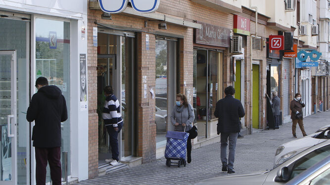 Una calle comercial de Montequinto.
