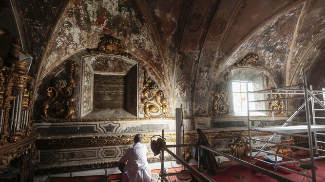 Trabajos de restauración de las pinturas de la Capillita de San José.