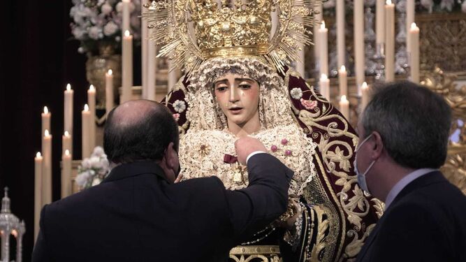 La Virgen del Refugio recibe la Medalla de Sevilla.