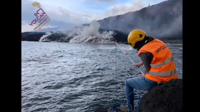 Una técnica grana el sonido de la lava en el mar.