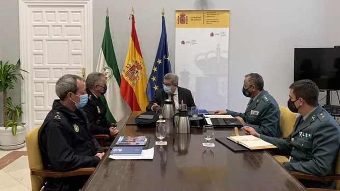 Reunión del subdelegado del Gobierno en Sevilla, Carlos Toscano, con la Policía Nacional y la Guardia Civil de la provincia.