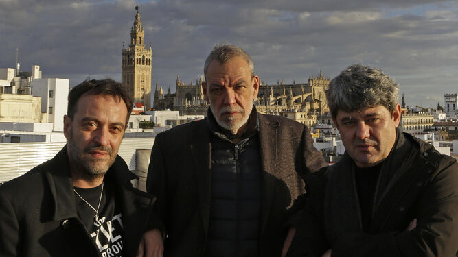 Agustín Martínez, Jorge Díaz y Antonio Mercero, momentos antes de la entrevista en un céntrico hotel de Sevilla.