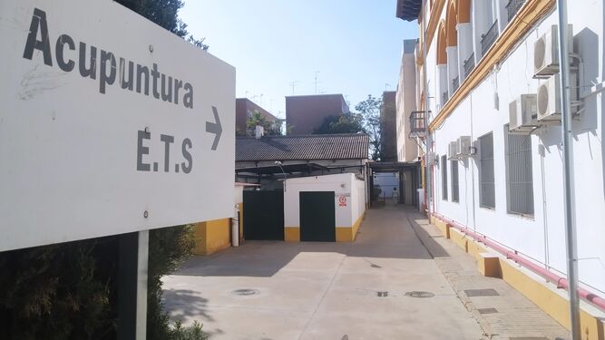 Acceso al Centro de Enfermedades de Transmisión Sexual de Sevilla.
