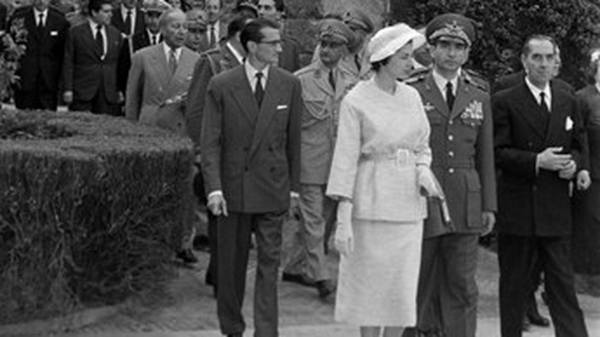 Visita oficial del sha de Persia Reza Pahlevi y su esposa, la princesa Soraya al Alc&aacute;zar en 1957.
