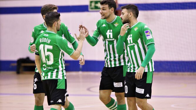 Los jugadores del Betis Futsal celebran un gol ante el Leganés.