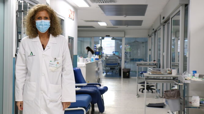 La jefa de la UCI y directora médica del Hospital Virgen del Rocío de Sevilla.