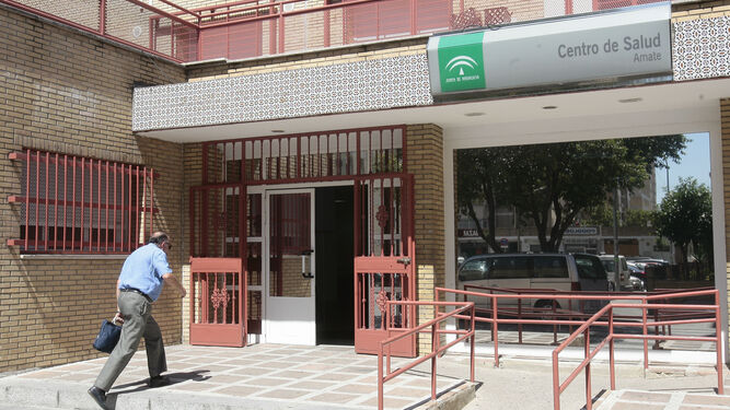 La entrada principal del centro de salud de Amate.