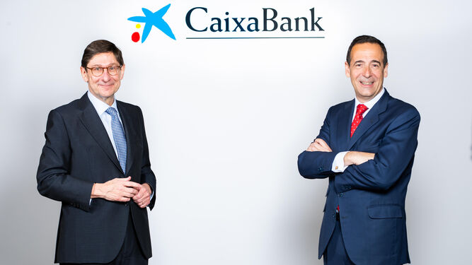 José Ignacio Goirigolzarri, a la izquierda, y Gonzalo Gortázas, presidente y consejero delegado de Caixabank, respectivamente.