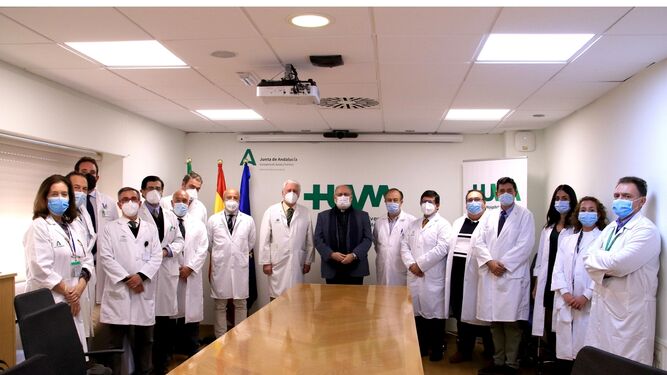 Una imagen de la visita del gerente del SAS al Hospital de Riotinto.