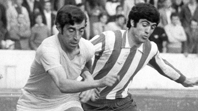 Manolo Jiménez, primero por la izquierda, en un partido con el Celta.